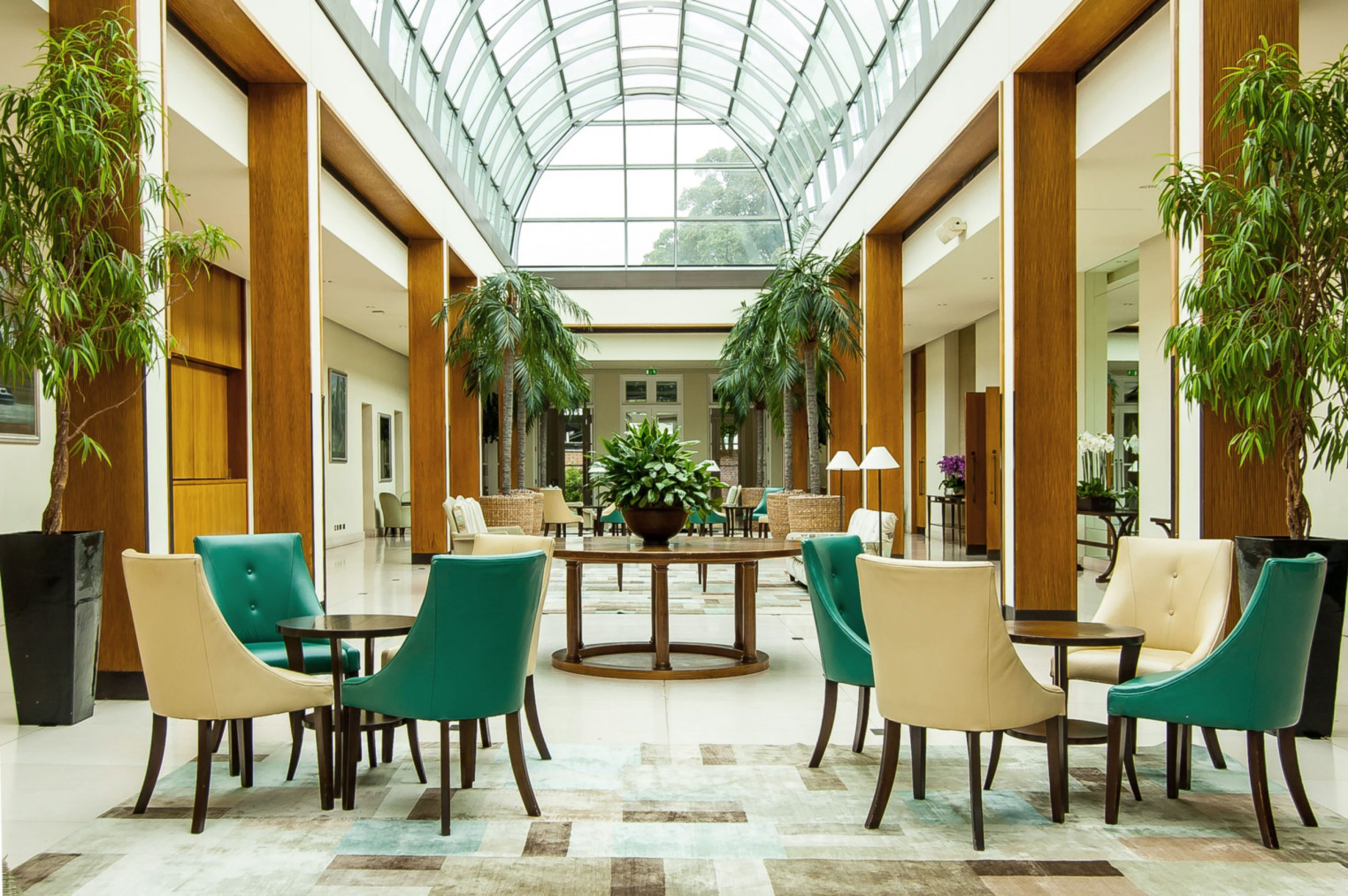 Private members club interior by Fiona Campbell Design, Chelsea, London