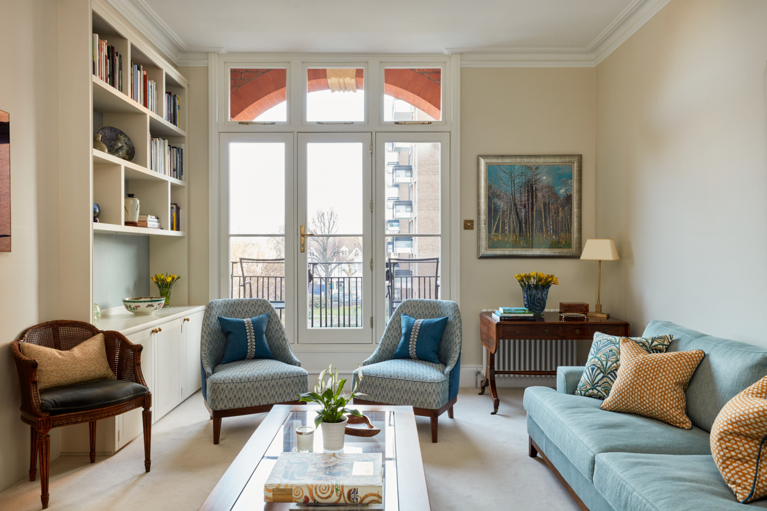 A luxury modern meets classic interior design by Fiona Campbell London